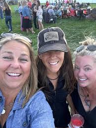 Cheryl Laub's Instagram, Twitter & Facebook