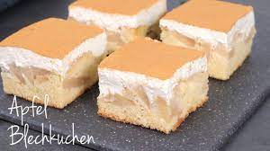 Die äpfel untermengen, auf das blech geben und gleichmäßig glatt streichen. Apfel Blechkuchen Mit Schmand Und Zimt Youtube