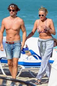 Sharon stone is looking forward to a family christmas. Sharon Stone Ses 60 Ans Torrides Avec Son Nouveau Compagnon