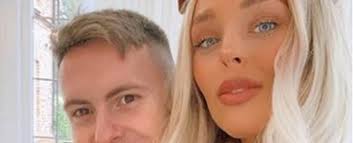 Steven berghuis grijpt de microfoon en roept sven van beek naar voren. Steven Berghuis Vriendin