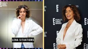 Je comprends pas très bien mais j'adore tiktok Lena Situations Remporte Les E People S Choice Awards Jaivy