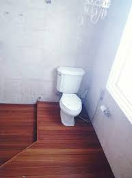 Selain produk di atas, kami juga menerima pekerjaan custom untuk berbagai produk yang terbuat dari bahan kayu keras, seperti bahan untuk pagar kayu, gazebo, dinding kayu, ruangan sauna, dll. Kamar Mandi Unik Dengan Sentuhan Lantai Kayu