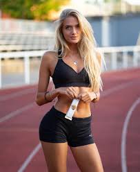 In 2018 she was upstaged by a bobcat trotting across the green on live tv at the 2019 hope founders cup in arizona. Top 35 Hottest Female Athletes Of All Time Knowinsiders