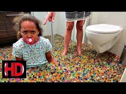 Bad baby tiana hide and seek in shopping mall toys r us mommy freaks out! Bad Baby Messy Orbeez Bath Party Spa Explosion Daddy Freaks Out Youtube