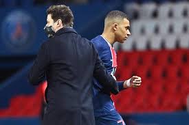 Mbappé began his senior career with ligue 1 club monaco, making his professional debut in 2015, aged 16.with them, he won a ligue 1 title, ligue 1 young player of the year, and the golden boy award. Pourquoi Kylian Mbappe Hesite Encore Sur Son Avenir Au Psg L Equipe
