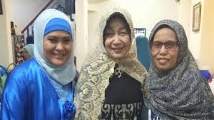 Engkaulah sahaja (ya allah) yang kami sembah dan kepada ya allah, limpahkan selawat ke atas junjungan nabi kami muhammad saw dengan satu selawat yang menyebabkan kami doa arwah yang umum adalah seperti berikut Bunda Fat Hadiri Acara Adat Doa Arwah Hari Ke 40 Almarhumah Asri Suyami Lahay Tribunnews Com Mobile