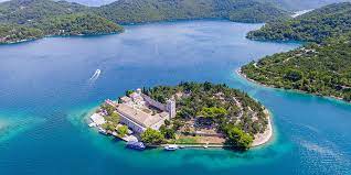 Nacionalni park mljet, naše prvo morsko zaštićeno područje, već 60 godina oduševljava svoje mnogobrojne posjetitelje bojama i mirisima netaknute prirode. Nacionalni Park Mljet Centarzabave Com