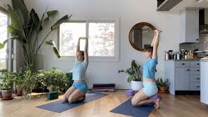 Bring your right elbow to the bent right knee and the left arm extends alongside the left ear. 18 Best Online Workout Classes 2020 The Strategist