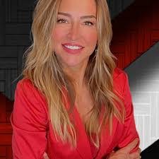 Amanda Gloor's Instagram, Twitter & Facebook