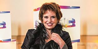 Mas no final do mês de novembro. Sic Convida Barbara Guimaraes Para Novo Programa Holofote