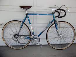 Bred as a companion to royalty, they make an ideal house dog and require only minimal daily exercise. Px10 Velo Finds