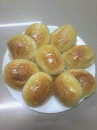 Untuk mendapatkan kulit roti dengan warna keemasan yang lembut maka oleskan mentega menggunakan kuas pada.cara mempresto ayam agar tidak hancur dan tulang lunak, resep ayam tulang lunak presto empuk. Resep Roti Burger Mini Bogasari Sederhana Panggang