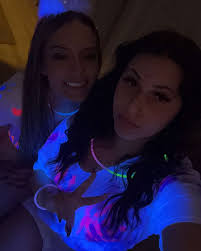 Daisy Teague (@daisy_teague) • Instagram photos and videos