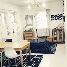 シンプルな暮らしのために ものが少ない家はこうしてた インテリア シンプルな暮らし こたつテーブル