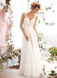 Einzigartige hochzeitsideen, hochzeitsdekorationen, hochzeitseinladungen und brautkleider. 188 14 Empire V Neck Sweep Train Chiffon Wedding Dress With Lace Beading 0025093151 Braut Hochzeitskleid Brautkleid Schlicht