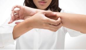Heureusement, il existe des solutions naturelles et des astuces efficaces pour éviter qu'ils ne vous approchent de trop près. Valwin Blog Comment Soulager Les Piqures De Moustiques