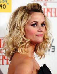Frisuren mittellang stufig dieser stil hat viel bewegung und sprungkraft und kann mit losen wellen getragen werden, wie sie es im bild sehen, oder glatt geföhnt für einen glamourösen look. 22 Ideen Fur Perfekte Stufige Mittellang Frisuren Frisurentrends Zenideen