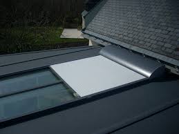 L'offre de toile variée vous permettra de choisir votre niveau de confort thermique et visuel et d'éviter ainsi l'effet de serre. Volet Roulant Aluminium Pour Toiture Veranda