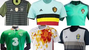 Dit is het officiële engeland uittenue van nike voor baby's. Dit Zijn De Mooiste En Lelijkste Shirts Op Het Ek Sport Ad Nl