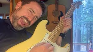 Amazon.com: Fender Player Stratocaster Floyd Rose Electric Guitar, Polar  White, Maple Fingerboard : Musical Instruments