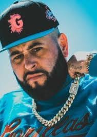 Ariel Doyle's Instagram, Twitter & Facebook