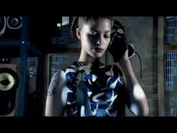 скачать песню Kiss I Was Made For Lovin You Robbie Williams Rock Dj Official Music Video 720p Hd Lyrics Robbie Williams Pop Music Dj Official