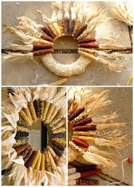 Basteln Mit Maiskolben Und Maisblattern Figuren Und Herbstdekorationen Fall Thanksgiving Wreaths Fall Outdoor Decor Whimsy Wreath