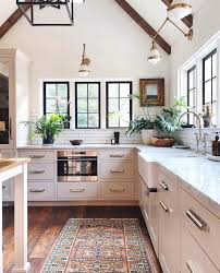 Vaulted Ceiling And Light Colored Kitchen Stylish Kitchen Interior Design Kitchen Home Decor Kitchen