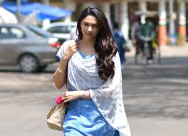 Drama , movies , افلام هندية Box Office Chhapaak Day 4 In Overseas Bollywood Box Office Bollywood Hungama