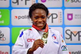 Dotée d'une énergie débordante et suite à la découverte de la discipline au cours d'une activité avec son école, elle commence le judo à l'âge de 10 ans. Qui Est Clarisse Agbegnenou Plus Gros Palmares Du Judo Francais Feminin