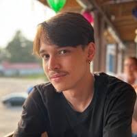 4 "Evan Makris" profiles