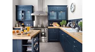 Une bonne idée à reproduire dans une cuisine aux placards monochromes, noirs ou blancs. 44 Facons D Utiliser Le Bleu Dans La Cuisine