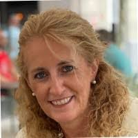 Beatriz Gil's Instagram, Twitter & Facebook