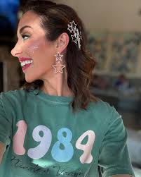 I told the #beckerboys that @taylorswift and I are now best friends after  night 2 of the #erastour in #indy 👯‍♀️ They didn't believe me until I  showed them this video 🫰😉