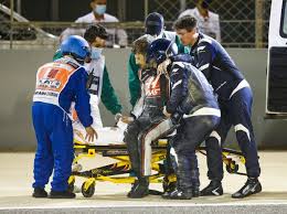 Romain grosjean walks away from huge crash. Lewis Hamilton Bin Dankbar Dass Die Leitplanke Grosjean Nicht Gekopft Hat