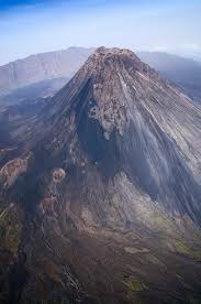 Particular situation on the islands of fogo and são vicente, which remains in a calamity situation. Pico Do Fogo Fogo Cape Verde Photo By Hellio C Van Ingen Cape Verde Cape Verde Islands Places To Go