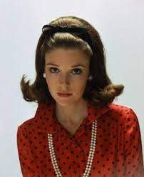 February 1968 Flip Hairstyle With Black Headband Image By Flickr Hairstyles1968 Vintage Hairstyles Retro Hairstyles Hair Flip