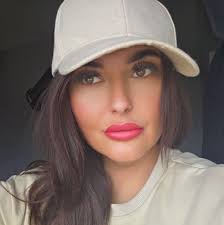 Hey looking for someone to do my daughters makeup