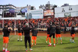 Haftasında bucaspor 'umuz, deplasmanda adanaspor'u yenerek düşmeme yolunda önemli bir 3 puanı hanesine yazdırdı… meşin yuvarlak kaleciden döndü. Adanaspor A S On Twitter Adanaspor Umuza 90 Dakika Boyunca Destek Veren Buyuk Taraftarimiza Tesekkur Ederiz