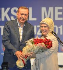 Pronounce erdogan putin erdogan suriye haritasi putin erdogan rouhani ankara putin xi jinping wife rajab emine erdogan kimdir aslen nerelidir biyografisi o kimdir kim. Emine Erdogan Kimdir Kac Yasinda Cocuklari