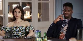 En effet, papa, aidé de son fils, qui ne va pas à l'école, vole à l'étalage. Emily In Paris Quand La Serie De Netflix Fache Une Chaine De Pizza Americaine