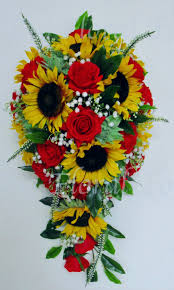 Fall flowers in bloom include asiatic lily, asters, calla lilies, chrysanthemums, dahlias, gerbera daisies, gladioli, marigolds, roses, sunflowers, zinnias. Bridal Shower Bouquets Teardrop Wedding Bouquets The Floral Touch Uk
