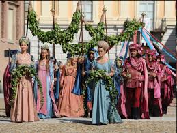 Pin By Adriana Machado On Palio Di Asti Medieval Dress Dresses Medieval Garb
