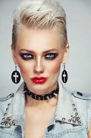 Pin Von Kelsey Sue Klocksieben Auf 80s In 2020 80er Jahre Make Up Makeup Trends Make Up Anleitung