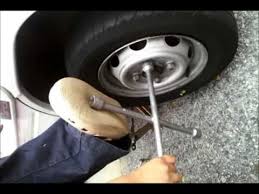 Untuk pengetahuan anda, tayar kereta hadapan saya baru sahaja saya tukar yang baharu pada sebulan lalu. Step By Step Tukar Tayar Youtube