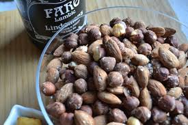 Amandes Et Noisettes Salees Hum Ca Sent Bon Apero Fait Maison Noisette Amande