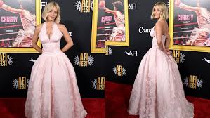 Sydney Sweeney: A Nova Marilyn Monroe? Looks Icônicos Incendem a Web!