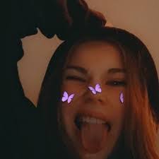 Amanda Sackman's Instagram, Twitter & Facebook