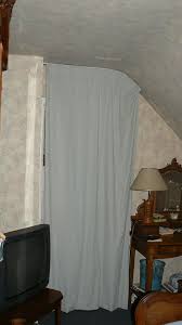 Produit acheté cette semaine, pratique pour poser une tringle à rideaux en sous pente, à voir sur le long terme. Tringle A Rideau Souple