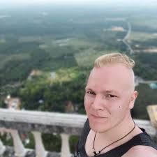 4 kpl kuvien mukaisia peräkärryn akseleita. Täydellisiä. Tarjoa